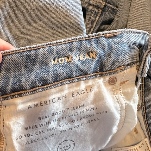 American Eagle High Rise Mom Jeans Size 4 - Picture 3 of 4